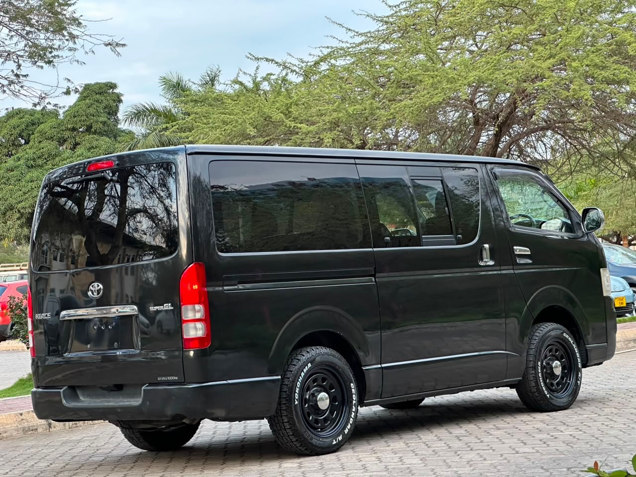 TOYOTA HIACE VAN LONG thumbnail 9